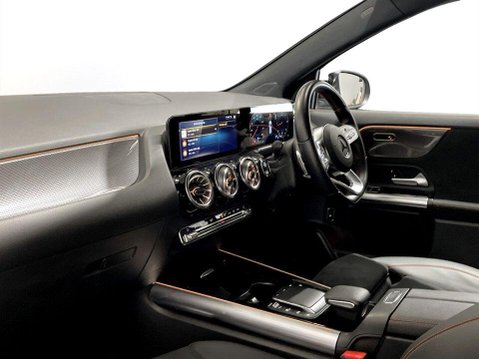 Mercedes-Benz GLA 2.0 GLA200d AMG Line (Premium) SUV 5dr Diesel 8G-DCT Euro 6 (s/s) (150 ps) 15