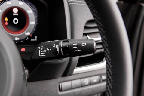 Nissan Qashqai DIG-T N-CONNECTA MHEV 13