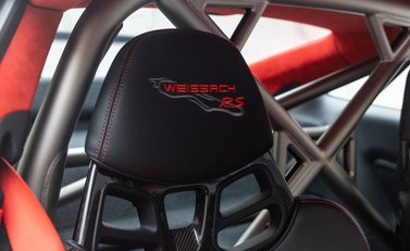 Porsche 911 (991) GT2 RS Weissach 12