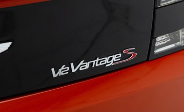 Aston Martin V12 Vantage S 32