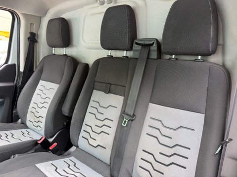 Ford Transit Custom 2.2 TDCi 290 Limited Panel Van 5dr Diesel Manual L2 H1 (186 g/km, 123 bhp) 45
