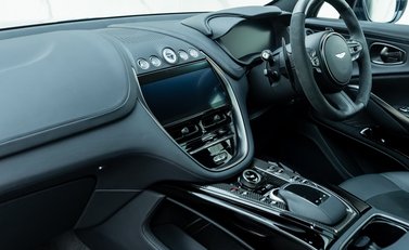 Aston Martin DBX 707 17