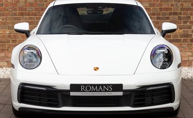 Porsche 911 Carrera (992) 4