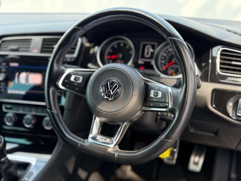 Volkswagen Golf 1.5 Golf R-Line TSi Evo 5dr 52
