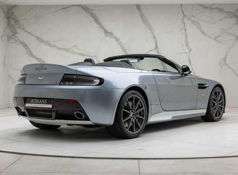 Aston Martin V12 Vantage S ROADSTER 9