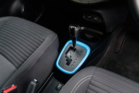 Toyota Yaris VVT-I BI-TONE 31