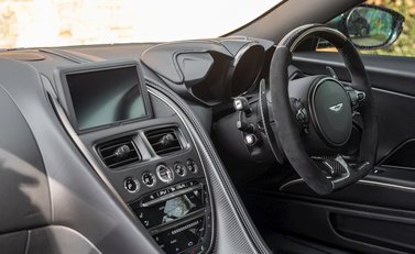 Aston Martin DBS Superleggera 16