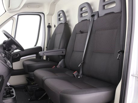 Peugeot Boxer 2.2 BlueHDi L3H2 Professional Premium+ 140ps 5