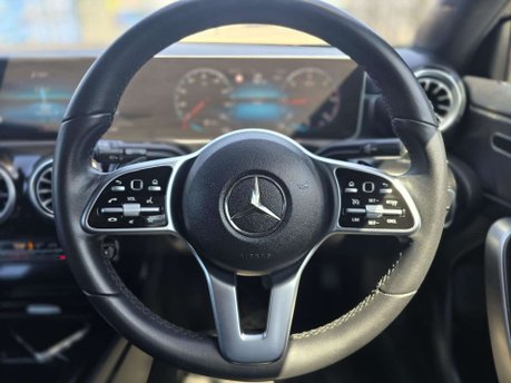 Mercedes-Benz A Class 1.5 A180d Sport (Premium) Hatchback 5dr Diesel 7G-DCT Euro 6 (s/s) (116 ps) 35