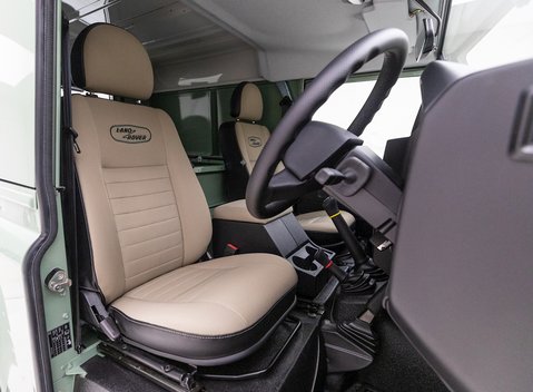 Land Rover Defender 90 Heritage Hard Top 10