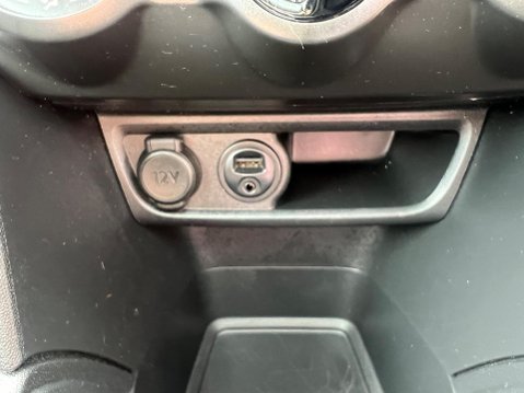 Peugeot 208 1.2 VTi Style Euro 5 3dr 35