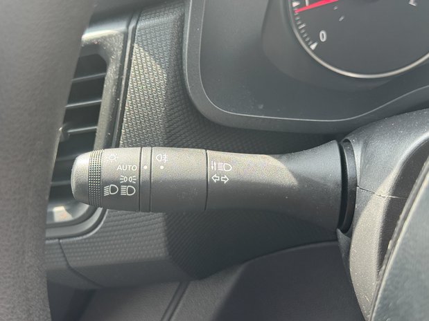 Renault Trafic LWB L2H2 [SOLD MT] High Roof Business LL30 Air Con Sensors Cam EURO 6 23