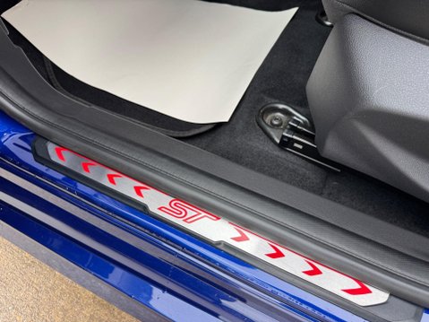 Ford Focus 2.0T EcoBoost ST-2 Euro 6 (s/s) 5dr 39