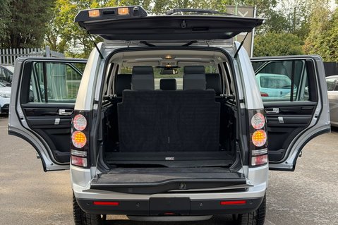 Land Rover Discovery SDV6 LANDMARK - ONE OWNER - 10 SERVICED INC CAMBELT 15
