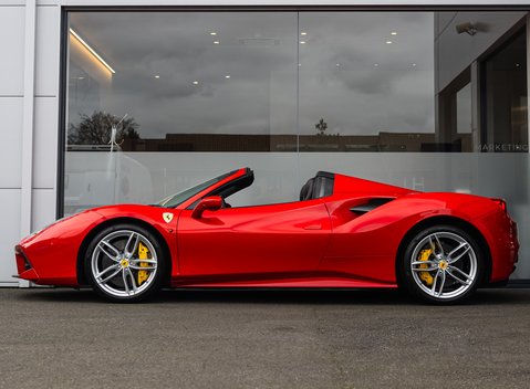 Ferrari 488 SPIDER 3