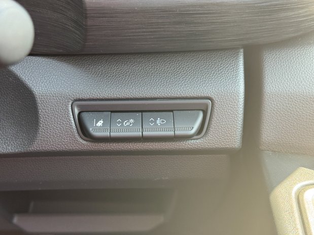 Renault Trafic Crew Cab AUTO LWB L2H1 Sport LI30 A/C Alloys Nav Sensors Tow Bar EURO 6 26