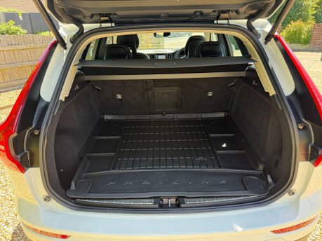 Volvo XC60 2.0 D4 Momentum Auto AWD Euro 6 (s/s) 5dr 17