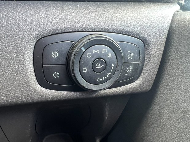 Ford Transit Custom AUTO SWB L1H1 Low Roof Trend Air Con Sensors Tow Bar EURO 6 NO VAT 47