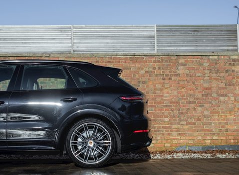 Porsche Cayenne Turbo 30