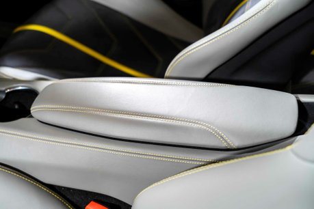 Ferrari California T. MAGNERIDE SUSPENSION. BESPOKE INTERIOR. TWO-TONE BODYWORK. CARPLAY. 63