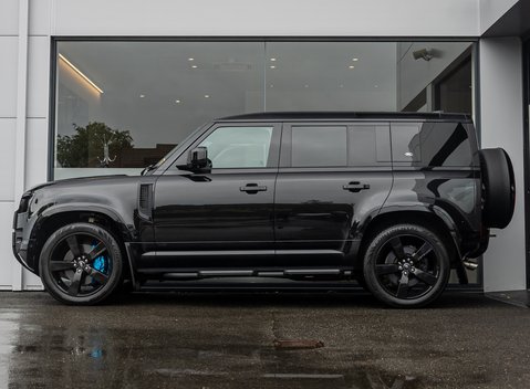 Land Rover Defender 110 V8 Bond Edition 3