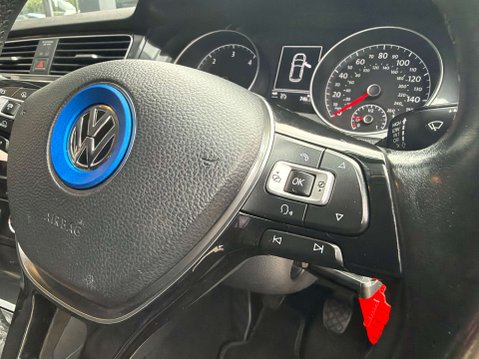 Volkswagen Golf 2.0 Golf SE Nav TDI BlueMotion Technology 5dr 26