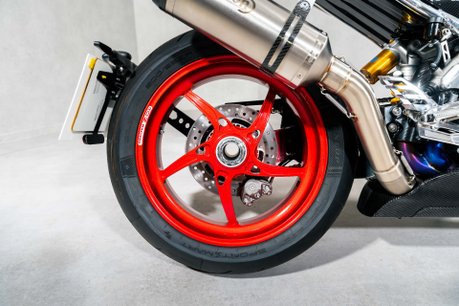 Norton V4 SV. MANX. PLATINUM BODYWORK. ÖHLINS SUSPENSION. RED OZ ALUMINIUM WHEELS 36