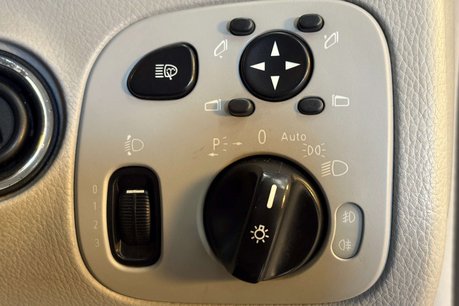 Mercedes-Benz CLK 3.2 CLK320 Elegance Coupe 2dr Petrol Automatic (250 g/km, 215 bhp) 56