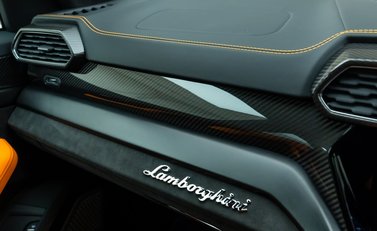 Lamborghini Urus Pearl Capsule 24
