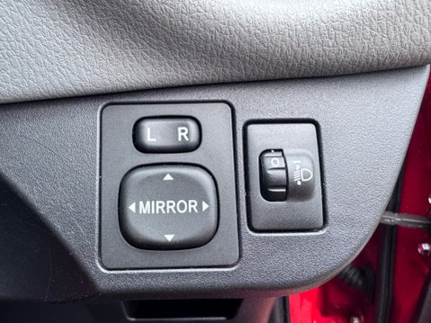 Toyota Yaris 1.33 VVT-I ICON 13