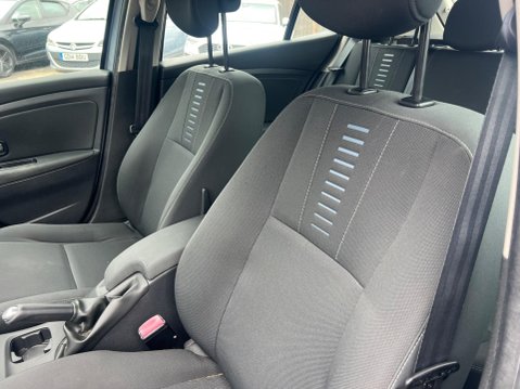 Renault Megane 1.6 16V I-Music Euro 5 5dr 18