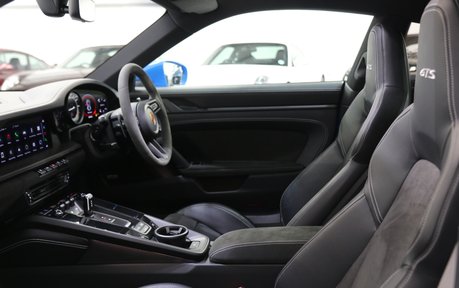 Porsche 911 Carrera GTS - Rear-Axle Steering, 18-Way Seats, Panoramic Roof and More 17