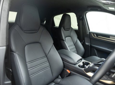 Porsche Cayenne TURBO E-HYBRID COUPE WITH GT PACKAGE 14