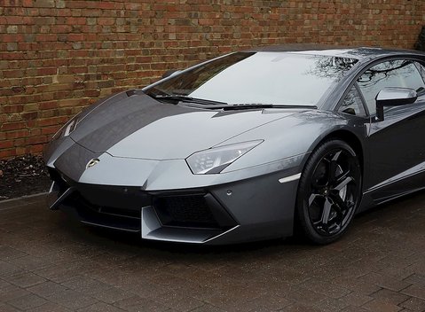 Lamborghini Aventador LP 700-4 13