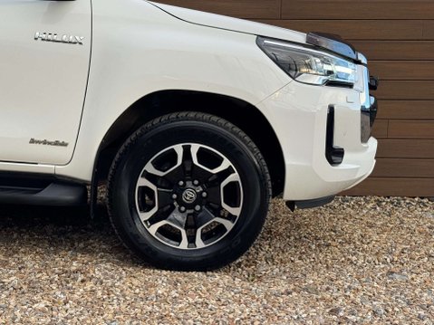 Toyota Hilux 2.8 HI-Luxury Invincible D-4D 4WD Double Cab Auto 4WD 5dr 12