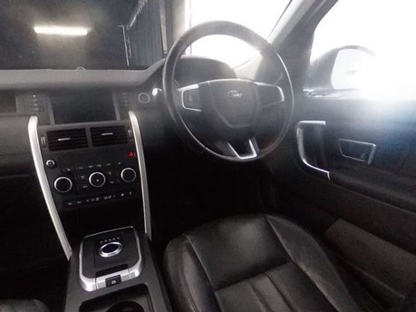 Land Rover Discovery Sport 2.0 Discovery Sport Black HSE TD4 Auto 4WD 5dr 3