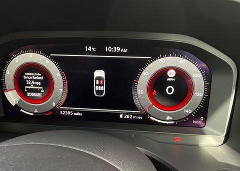 Nissan Qashqai DIG-T TEKNA MHEV 32