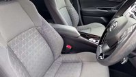 Toyota C-HR 1.8 VVT-h Design SUV 5dr Petrol Hybrid CVT Euro 6 (s/s) (122 ps) 6