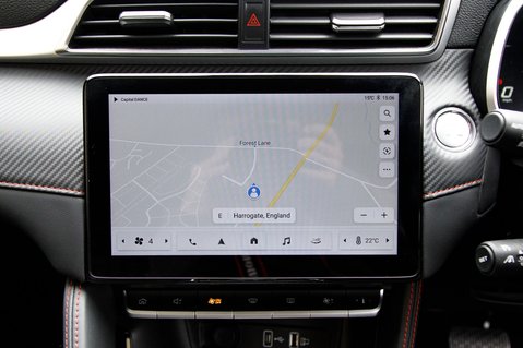 MG ZS SE 18