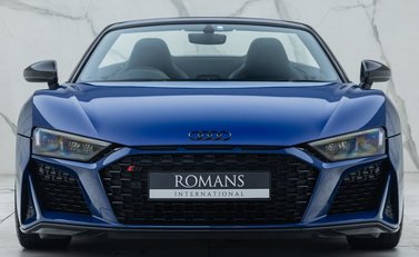 Audi R8 V10 PERFORMANCE CARBON BLACK SPYDER 11