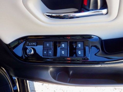 Toyota Noah Hybrid G 18