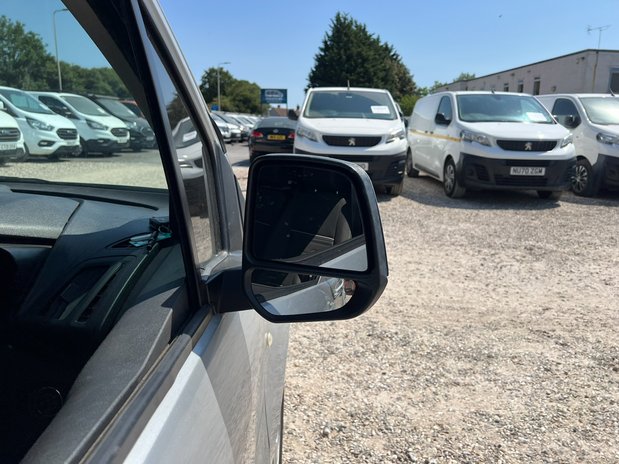 Ford Transit Connect AUTO SWB L1H1 Low Roof Limited Air Con Alloys Sensors EURO 6 NO VAT 17