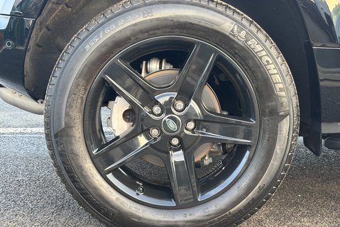 Land Rover Defender 90 D250 Hard Top SE MHEV 34