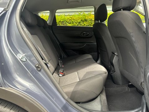 Hyundai BAYON T-GDI PREMIUM MHEV 29
