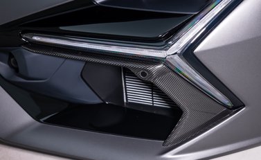 Lamborghini Revuelto 33