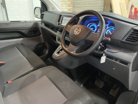 Vauxhall Vivaro Life COMBI L 12