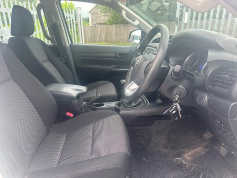 Toyota Hilux ACTIVE 4WD D-4D DCB 14