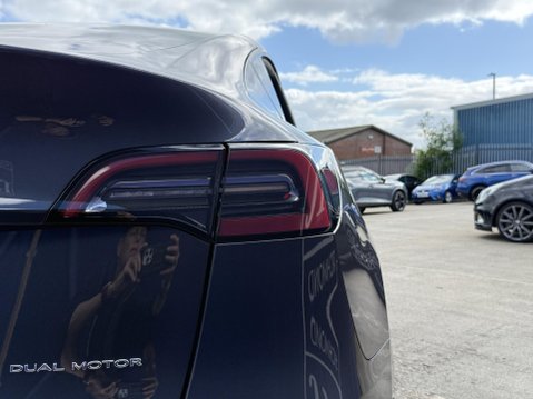 Tesla Model Y (Dual Motor) Long Range SUV 5dr Electric Auto 4WDE (384 bhp) 17