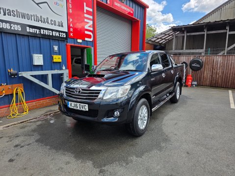 Toyota Hilux INVINCIBLE 4X4 D-4D DCB Auto 1