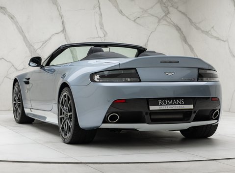 Aston Martin V12 Vantage S ROADSTER 14